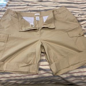 Ellis tan shorts (26W)